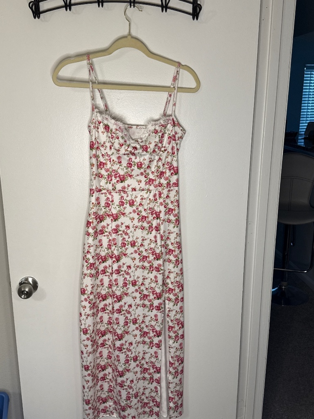 Beautiful sexy tight floral dress! Size small.